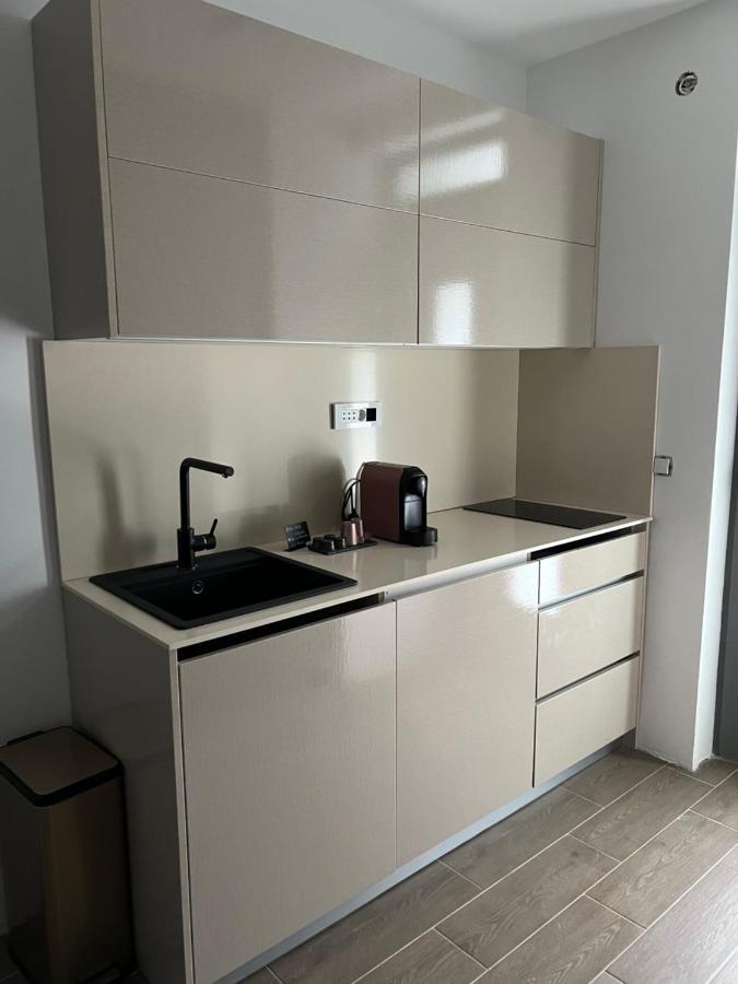 Madamik Apartments Bijela Buitenkant foto
