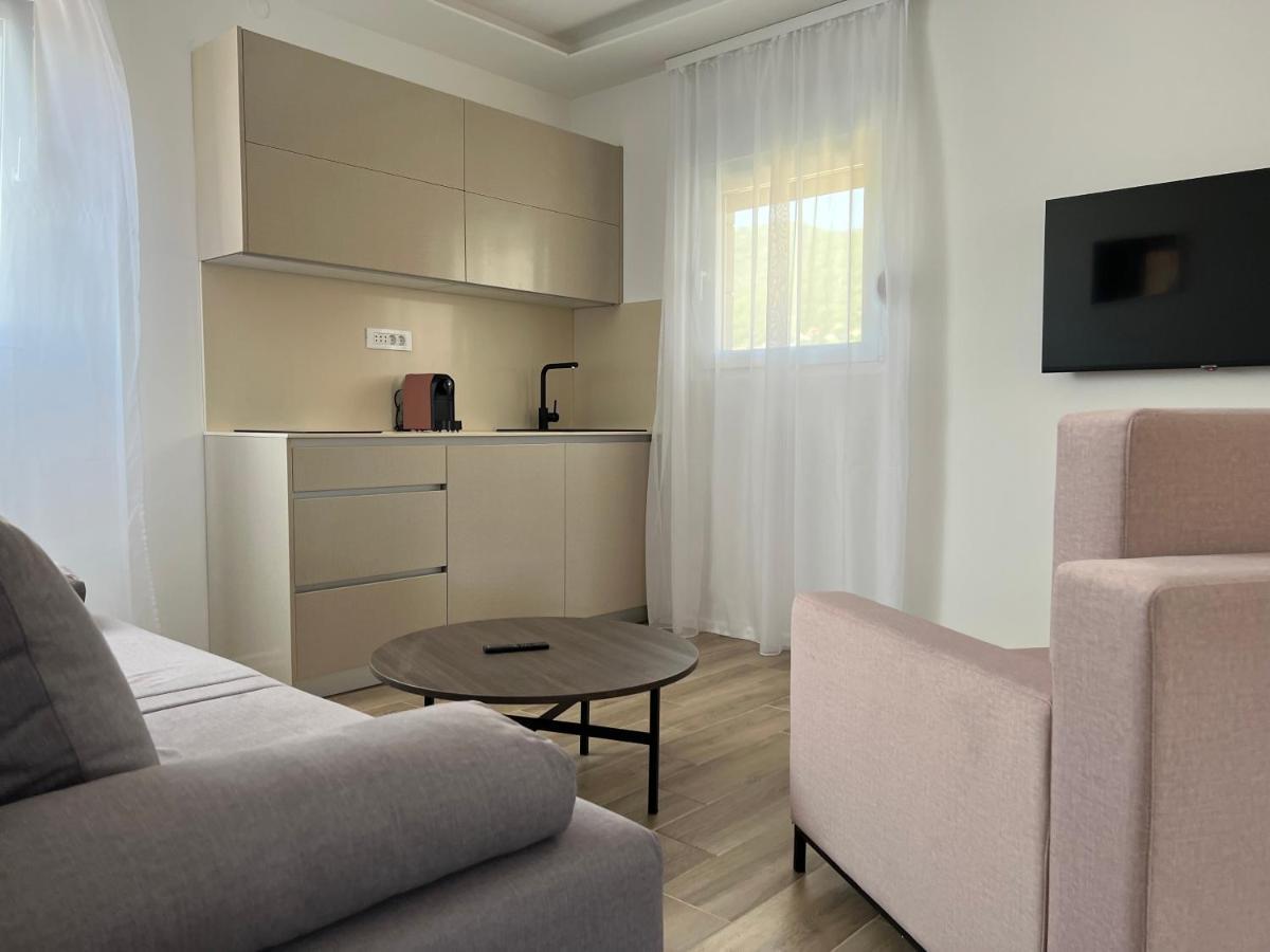 Madamik Apartments Bijela Buitenkant foto