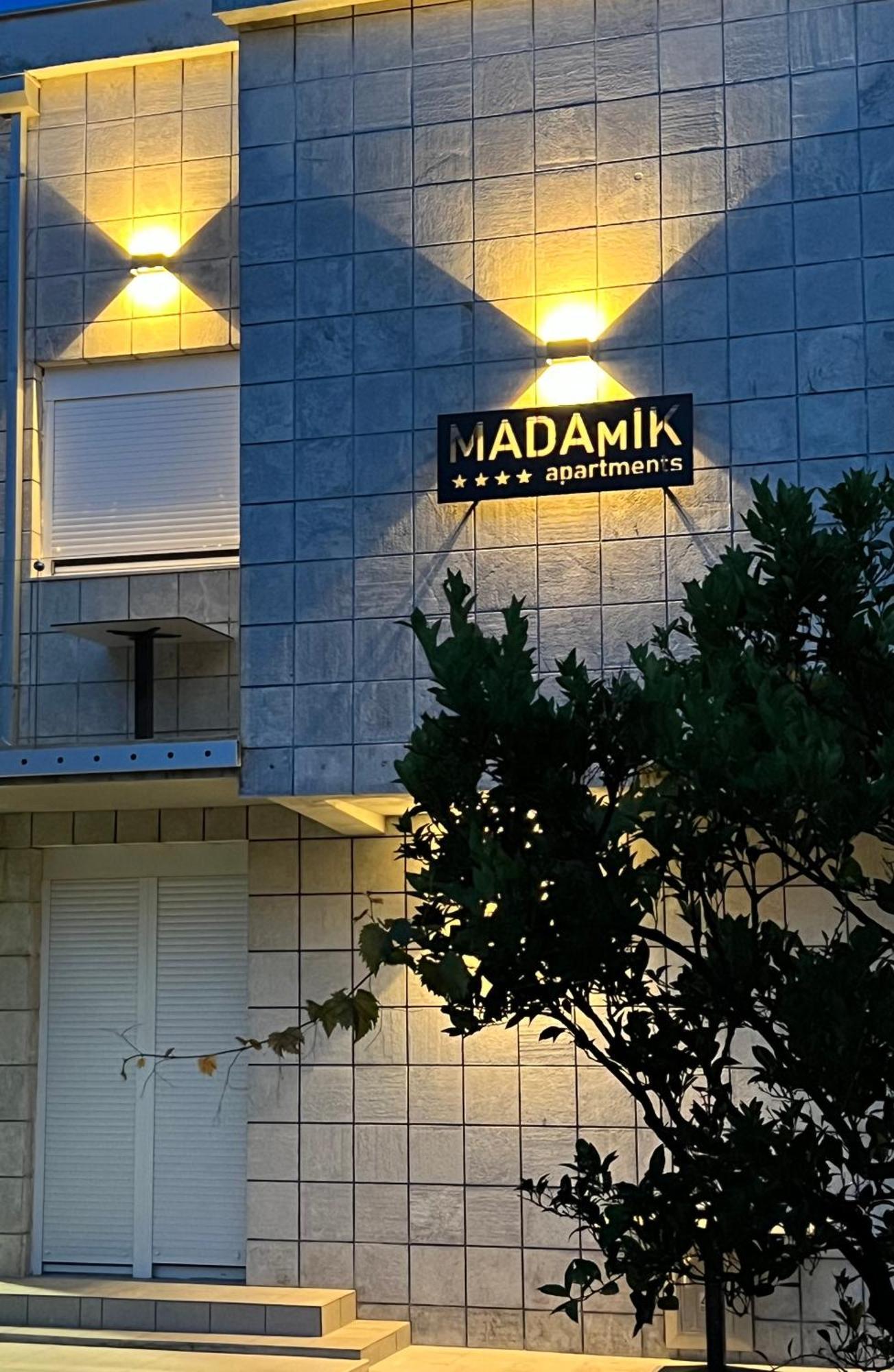 Madamik Apartments Bijela Buitenkant foto
